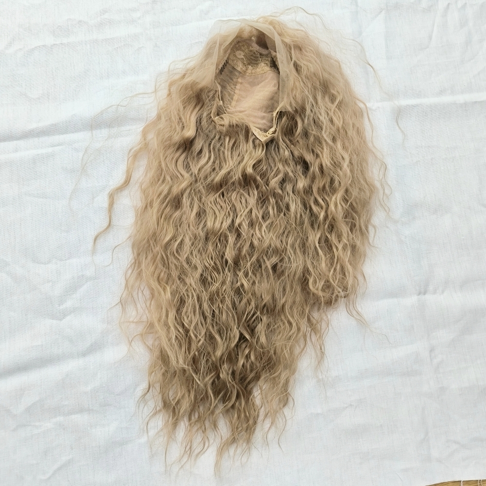 NWOT lace front long wavy blonde synthetic wig